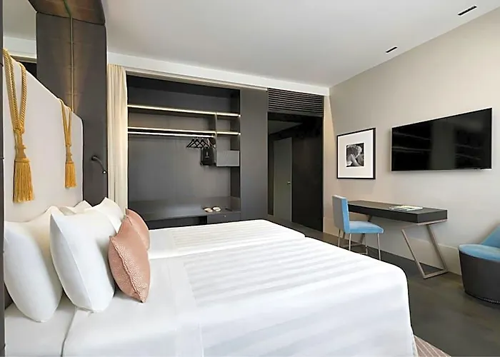 Hotel Sina Bernini Bristol, Autograph Collection 5*